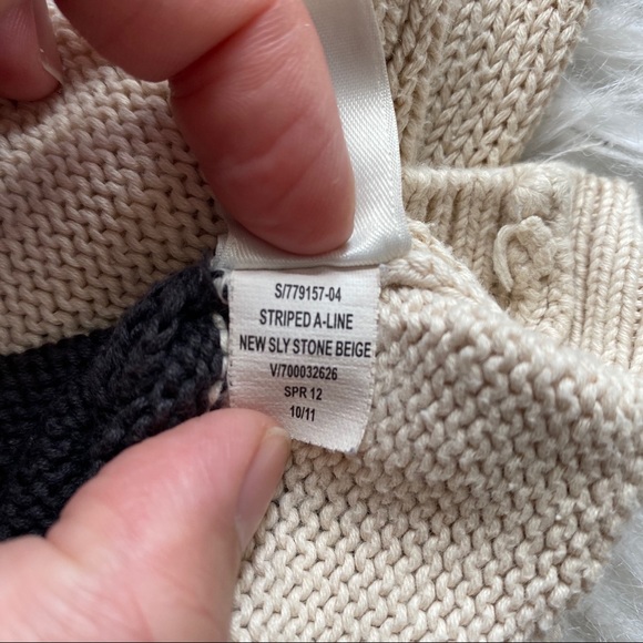 🔥SOLD🔥Gap Striped Knit Sweater Gray Cream Size Medium - Picture 14 of 14